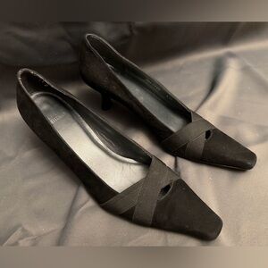 Stuart Weitzman Black Suede Kitten Heels Women’s Size 9 Elastic Strap